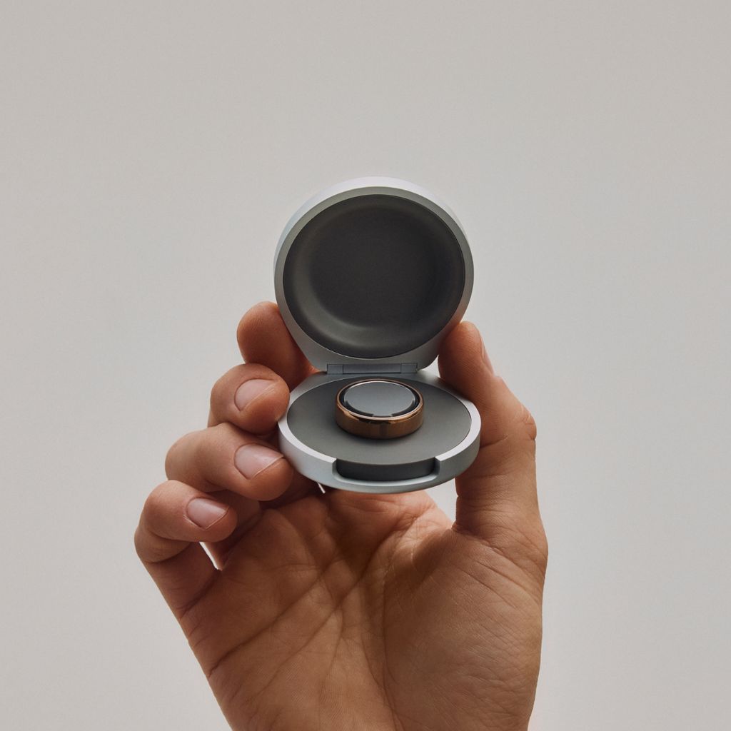 Oura Ring 5 Portable Charger - Grey - Image 4