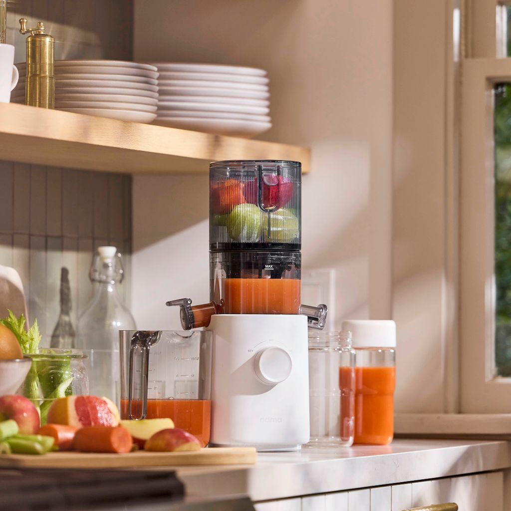 J3 Cold Press Juicer - White - Image 3