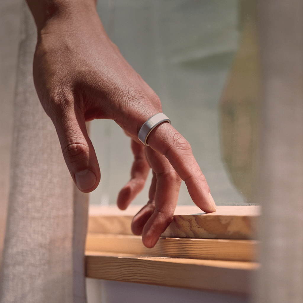 Oura Ring 4 - Brushed Silver - Image 7
