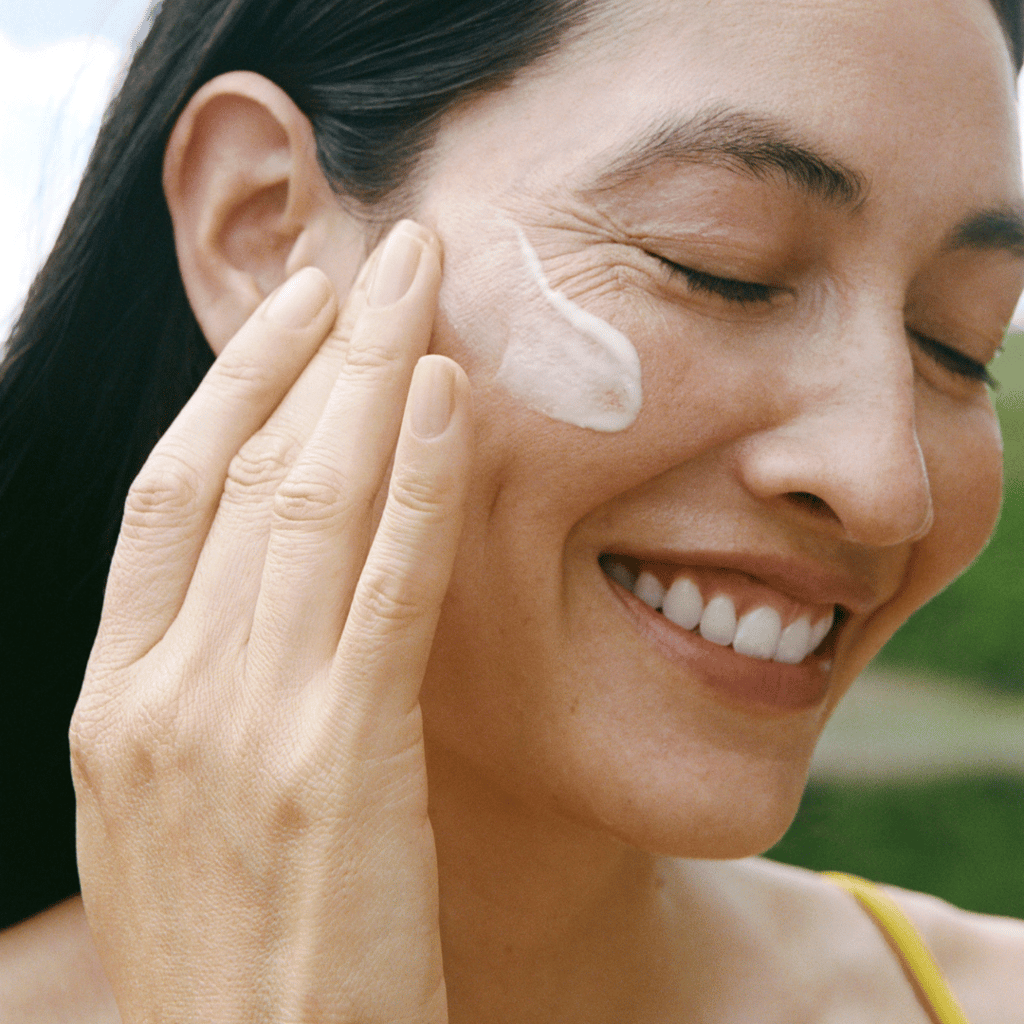 Mountain Glow Golden Serum - Image 6