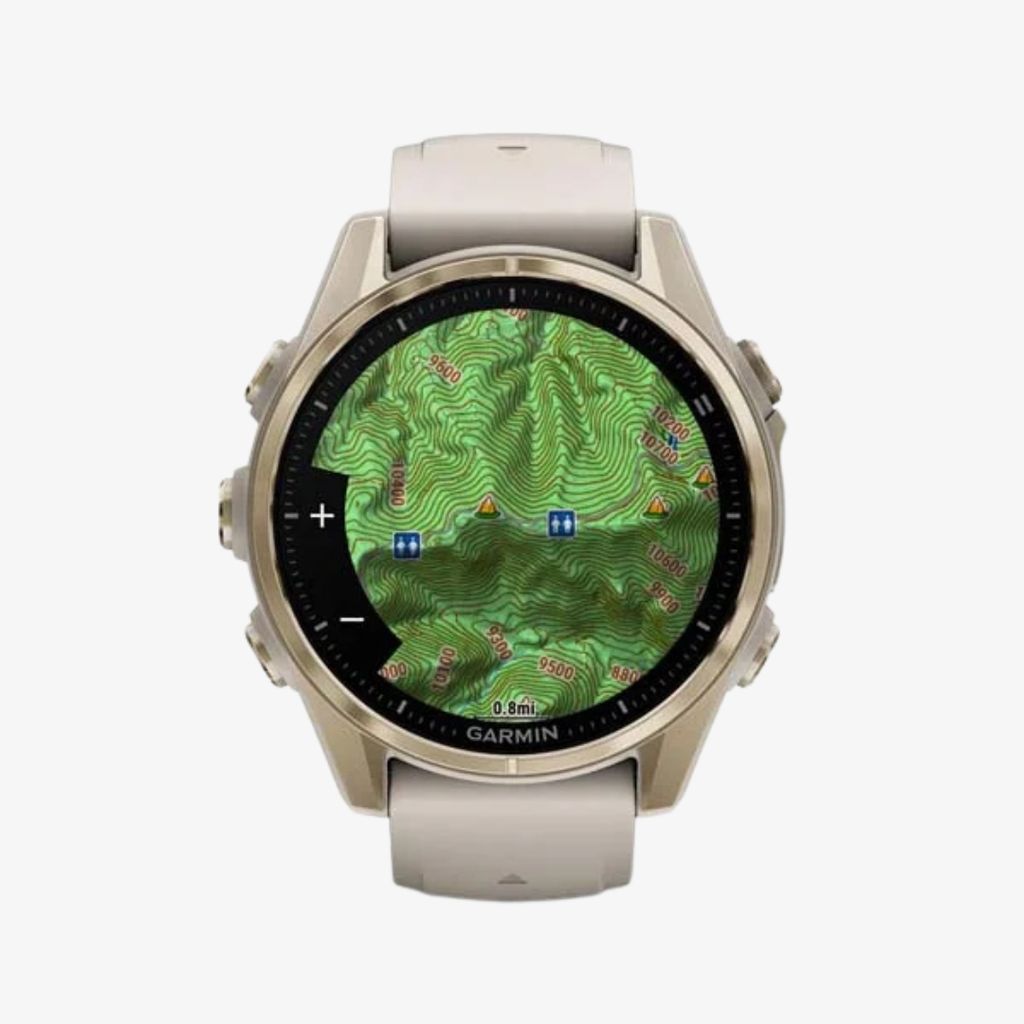 fēnix® 8 – 43 mm AMOLED-Display, Saphirblau, Softgold mit Silikonarmband in Nebelgrau/Dunkelsandstein - Image 2