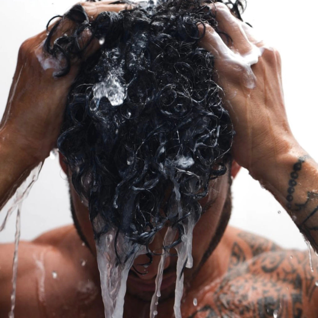 Strengthening Hair Wash · Feuchtigkeitsshampoo 300 ml